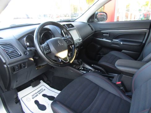 Used 2023 Mitsubishi Outlander Sport SE image 9