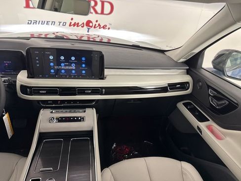 New 2025 Lincoln Aviator Reserve w/ Jet Appearance Package image 12