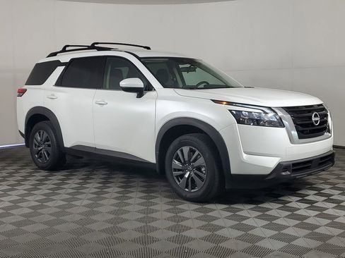 Used 2025 Nissan Pathfinder SV FWD image 2