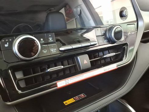 New 2026 Toyota Highlander XLE image 25