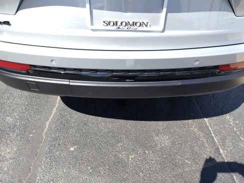 Certified 2024 Jeep Grand Cherokee Altitude image 10