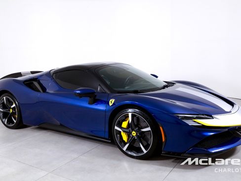 Used 2022 Ferrari SF90 Spider image 3