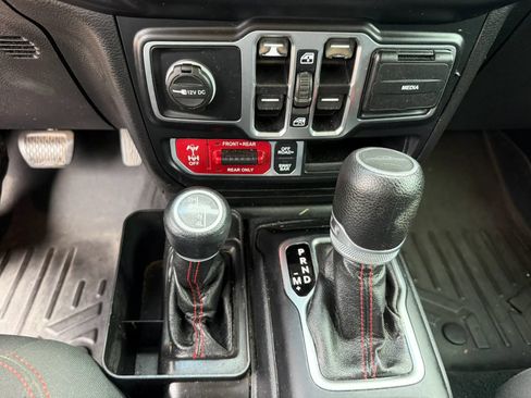 Used 2020 Jeep Gladiator Rubicon AWD/4WD image 16