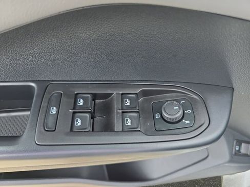 Used 2024 Volkswagen Taos SE image 30