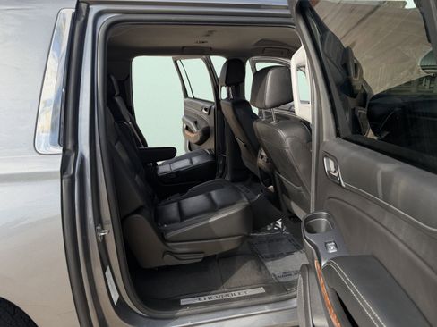 Used 2020 Chevrolet Suburban Premier image 34