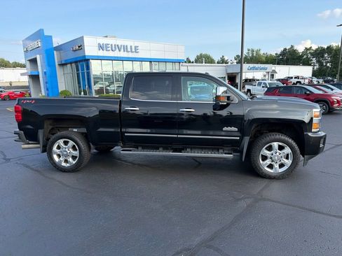 Used 2019 Chevrolet Silverado 2500 High Country w/ Duramax Plus Package AWD/4WD image 2
