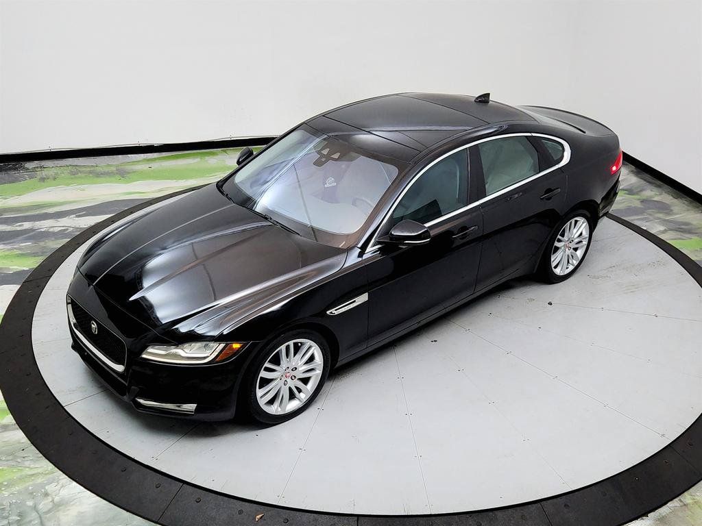 Used 2016 Jaguar XF Prestige RWD image 33