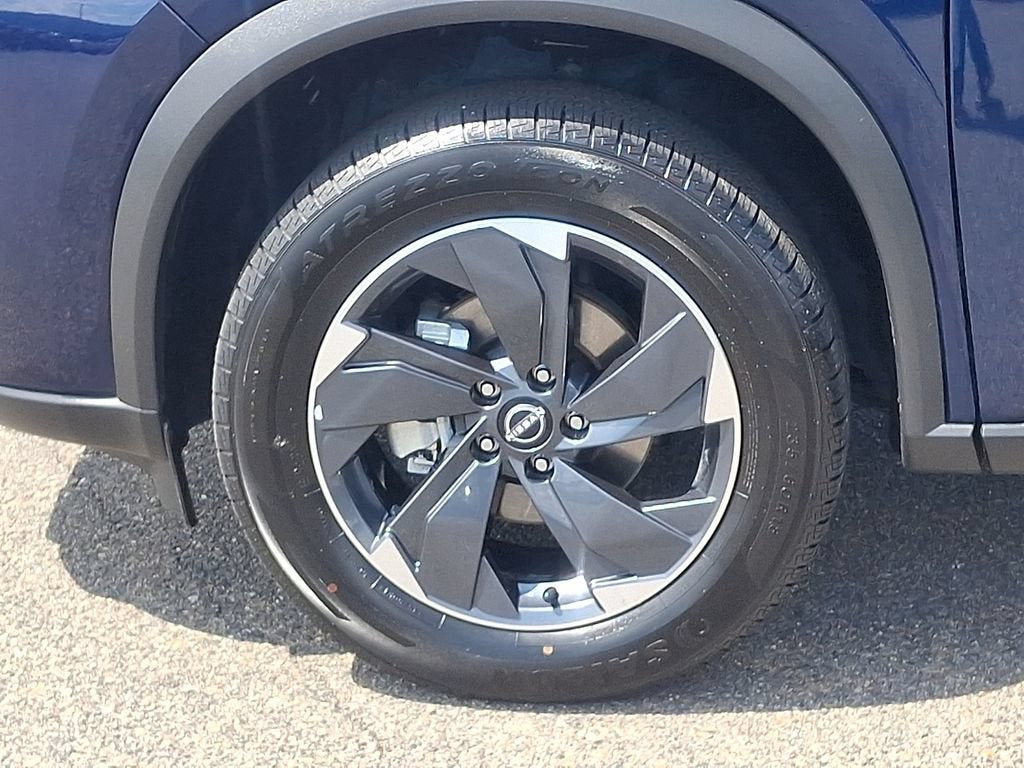 Used 2025 Nissan Rogue SV AWD/4WD image 8