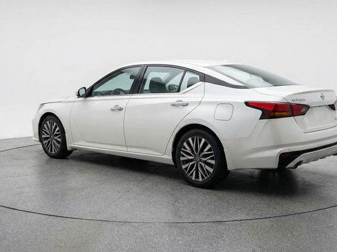 Used 2025 Nissan Altima 2.5 SV image 6