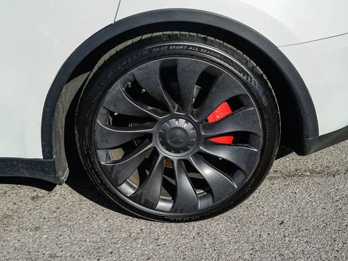 Used 2023 Tesla Model Y Performance image 10