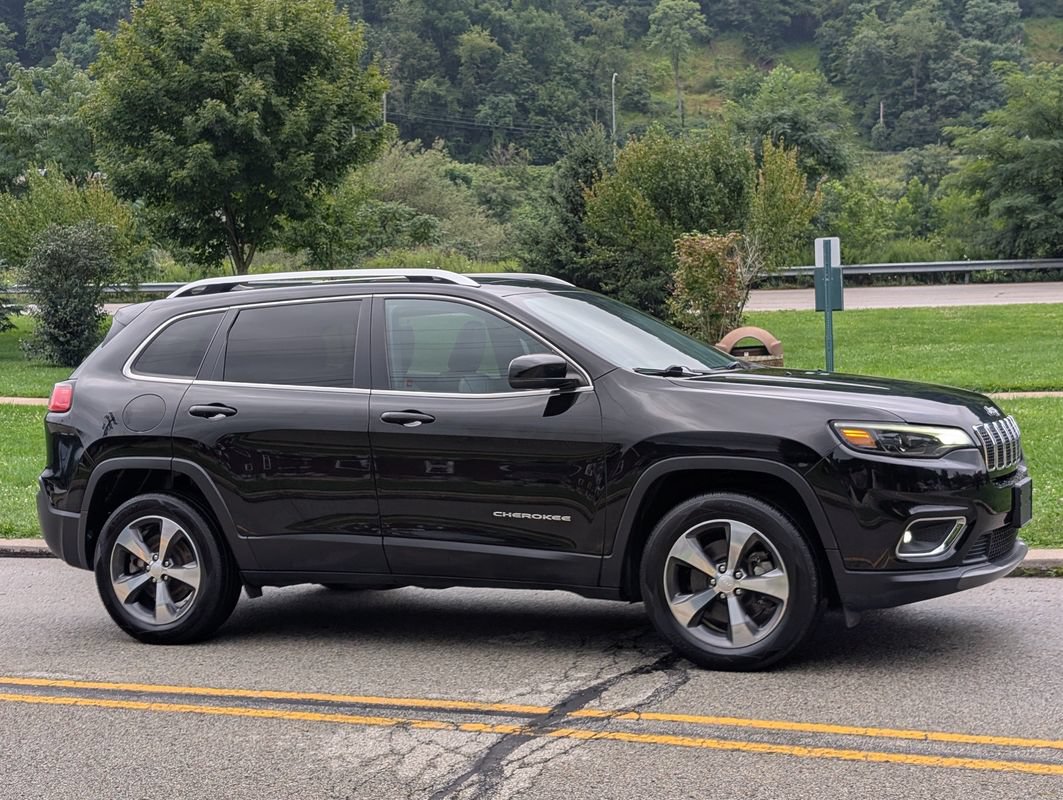Used 2019 Jeep Cherokee Limited AWD/4WD image 3