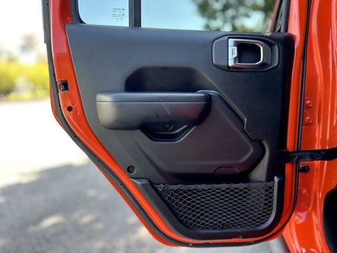 Used 2018 Jeep Wrangler Unlimited Rubicon w/ Safety Group image 18