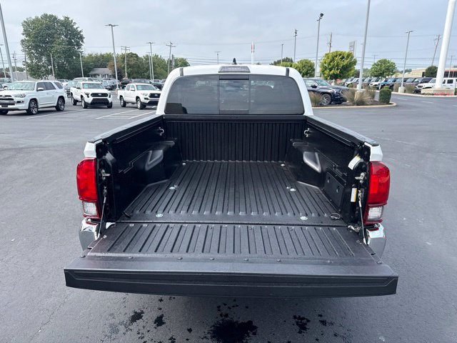 Certified 2020 Toyota Tacoma SR5 AWD/4WD image 12