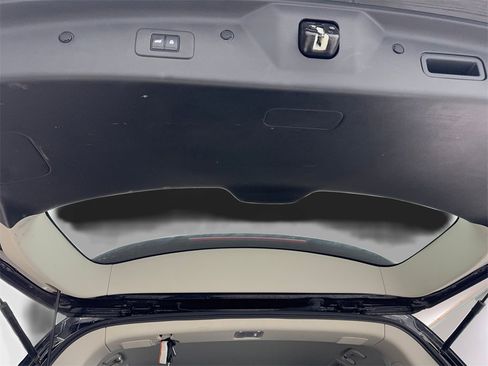 Used 2024 Nissan Armada SL image 82