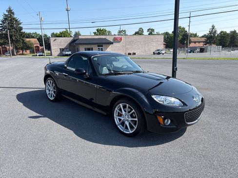 Used 2009 MAZDA MX-5 Miata Grand Touring w/ Premium Pkg RWD image 2