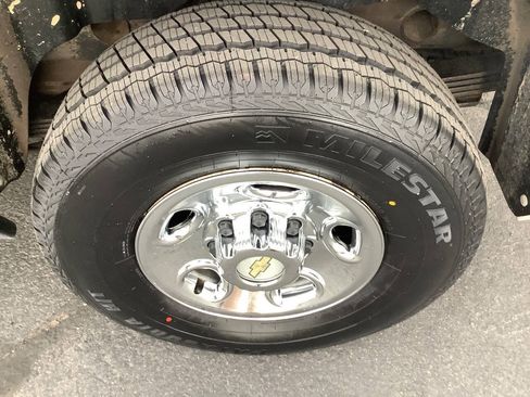 Used 2012 Chevrolet Suburban 2500 w/ Skid Plate Package AWD/4WD image 29