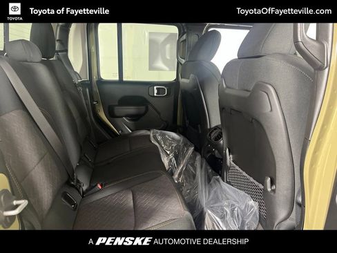 Used 2025 Jeep Gladiator Mojave w/ Convenience Group AWD/4WD image 6