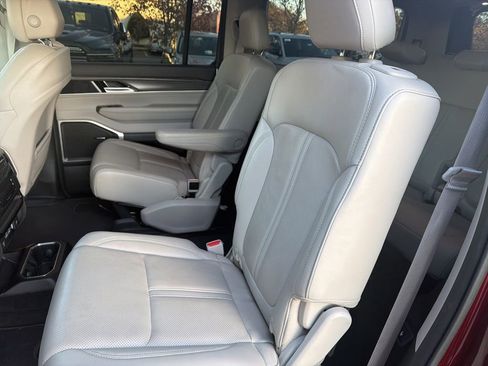 Used 2024 Jeep Wagoneer Series III image 14