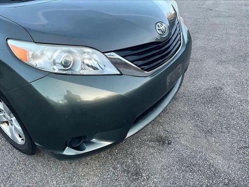 Used 2011 Toyota Sienna LE w/ Towing Pkg image 5