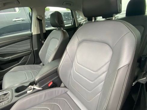 Used 2025 Volkswagen Jetta SEL FWD image 6