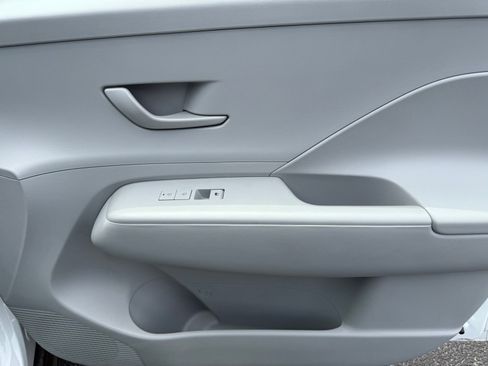 Used 2025 Hyundai Kona SEL FWD image 21