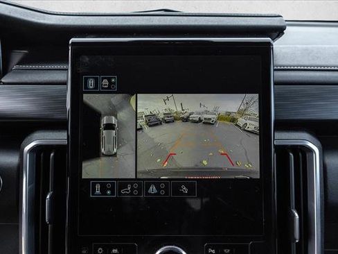 Used 2025 GMC Acadia Elevation image 17