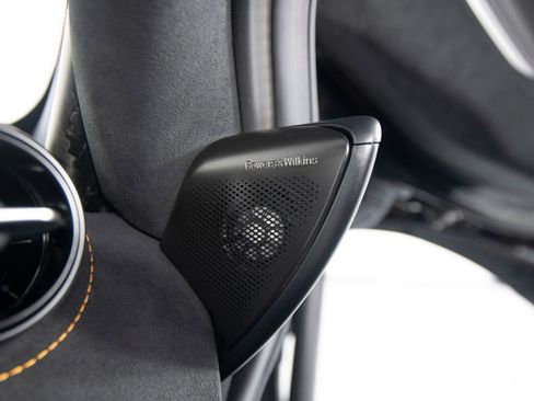 Used 2024 McLaren 750S Spider image 32