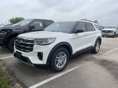 New 2026 Ford Explorer Active RWD image 6