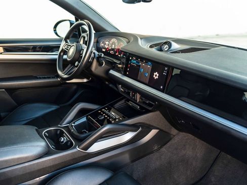 Used 2024 Porsche Cayenne S image 20