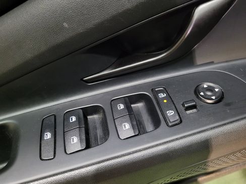 Used 2025 Hyundai Elantra Sport FWD image 27