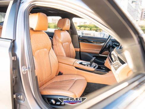 Used 2018 BMW 750i w/ Executive Package image 17