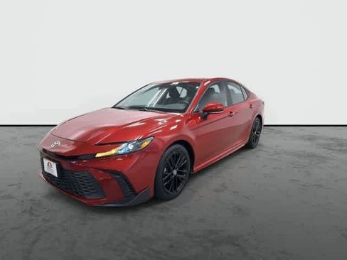 Used 2025 Toyota Camry SE image 7