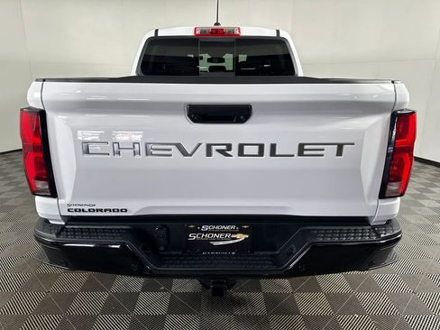 Used 2025 Chevrolet Colorado Z71 w/ Z71 Convenience Package 2 AWD/4WD image 4