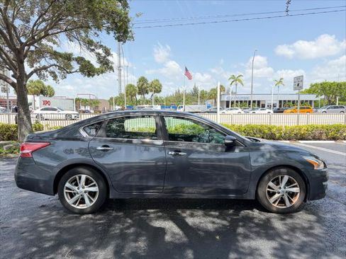 Used 2013 Nissan Altima 2.5 SL w/ Technology Pkg FWD image 11