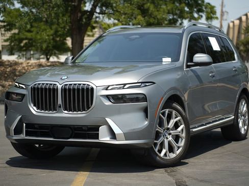 Used 2023 BMW X7 xDrive40i w/ Premium Package AWD/4WD image 1