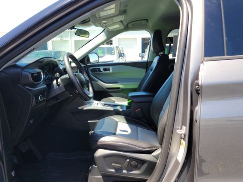 Certified 2023 Ford Explorer XLT w/ Equipment Group 202A image 22