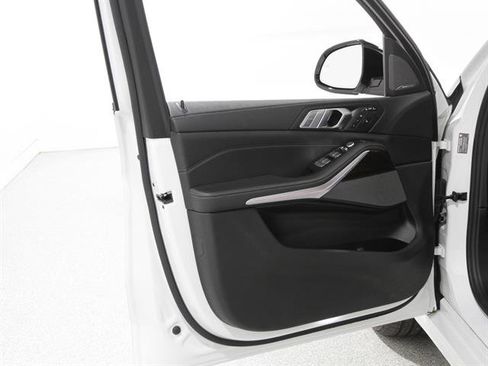 Used 2020 BMW X7 xDrive40i w/ Cold Weather Package image 4