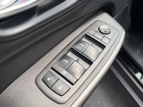 Used 2021 Jeep Cherokee Latitude w/ Mopar Interior Package AWD/4WD image 25