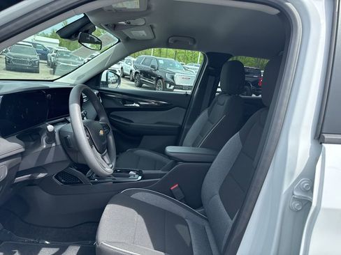 Used 2025 Chevrolet TrailBlazer LT FWD image 9