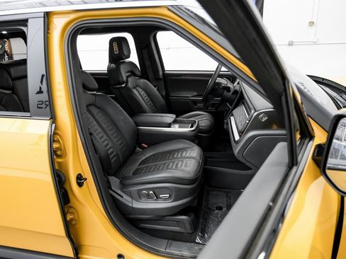 Used 2023 Rivian R1S Adventure image 34