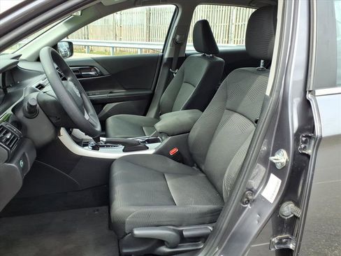 Used 2017 Honda Accord LX image 11