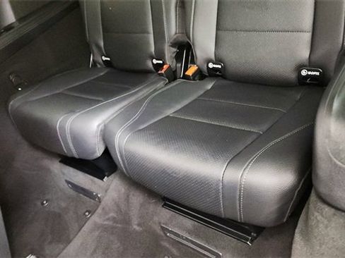 Used 2025 Mercedes-Benz GLS 450 4MATIC image 32