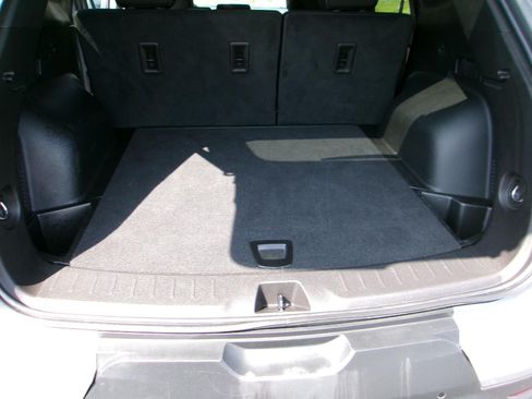 Used 2025 Chevrolet Blazer LT w/ Convenience Package FWD image 10