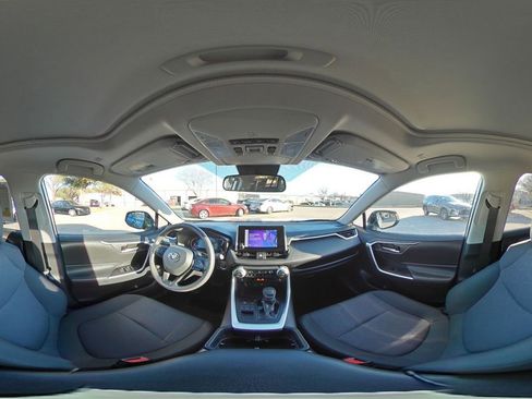 Used 2025 Toyota RAV4 XLE image 43