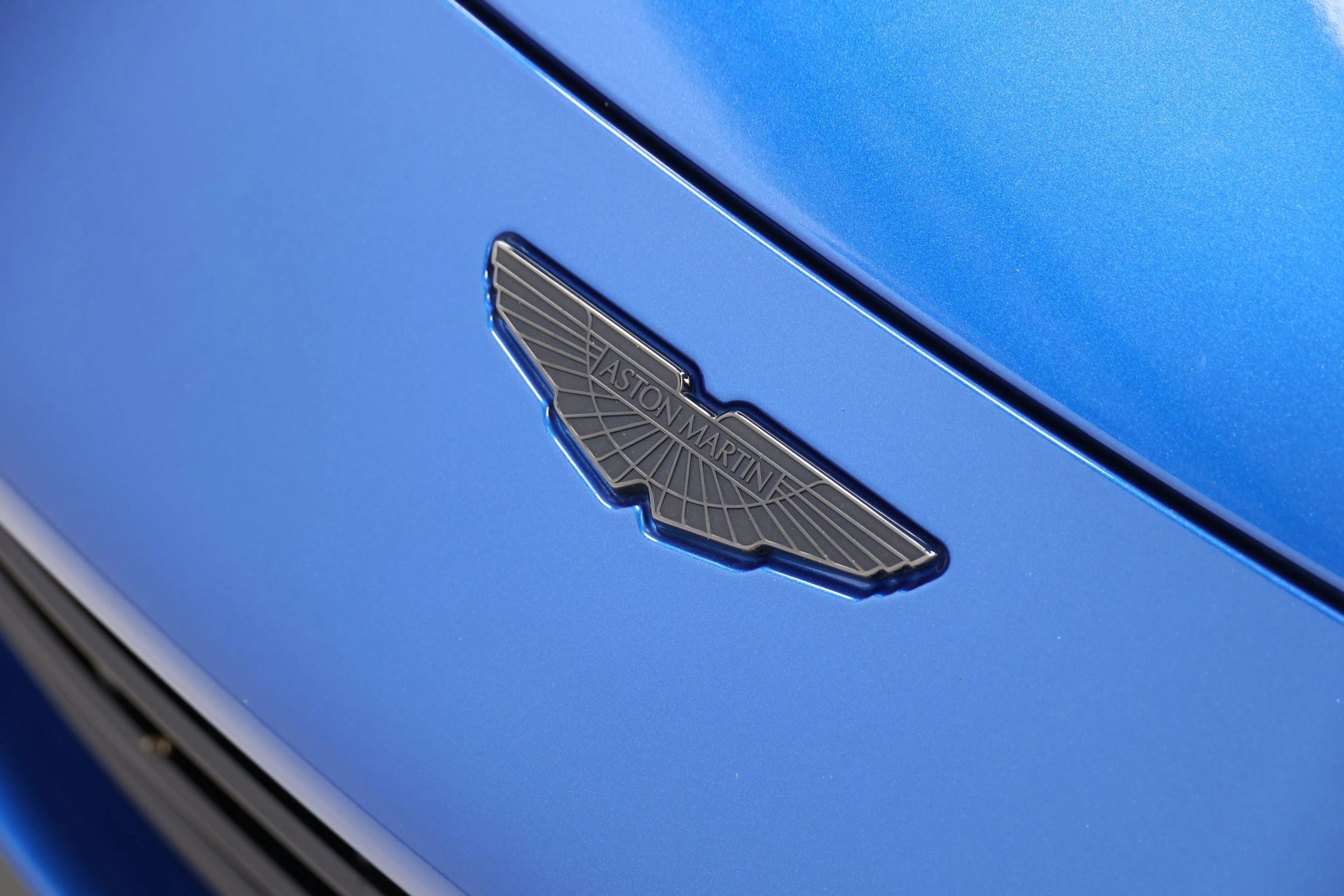 Used 2023 Aston Martin V8 Vantage Roadster RWD image 8