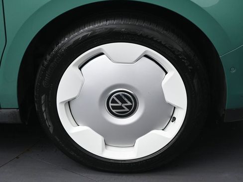Used 2025 Volkswagen ID. Buzz 1st Edition image 37