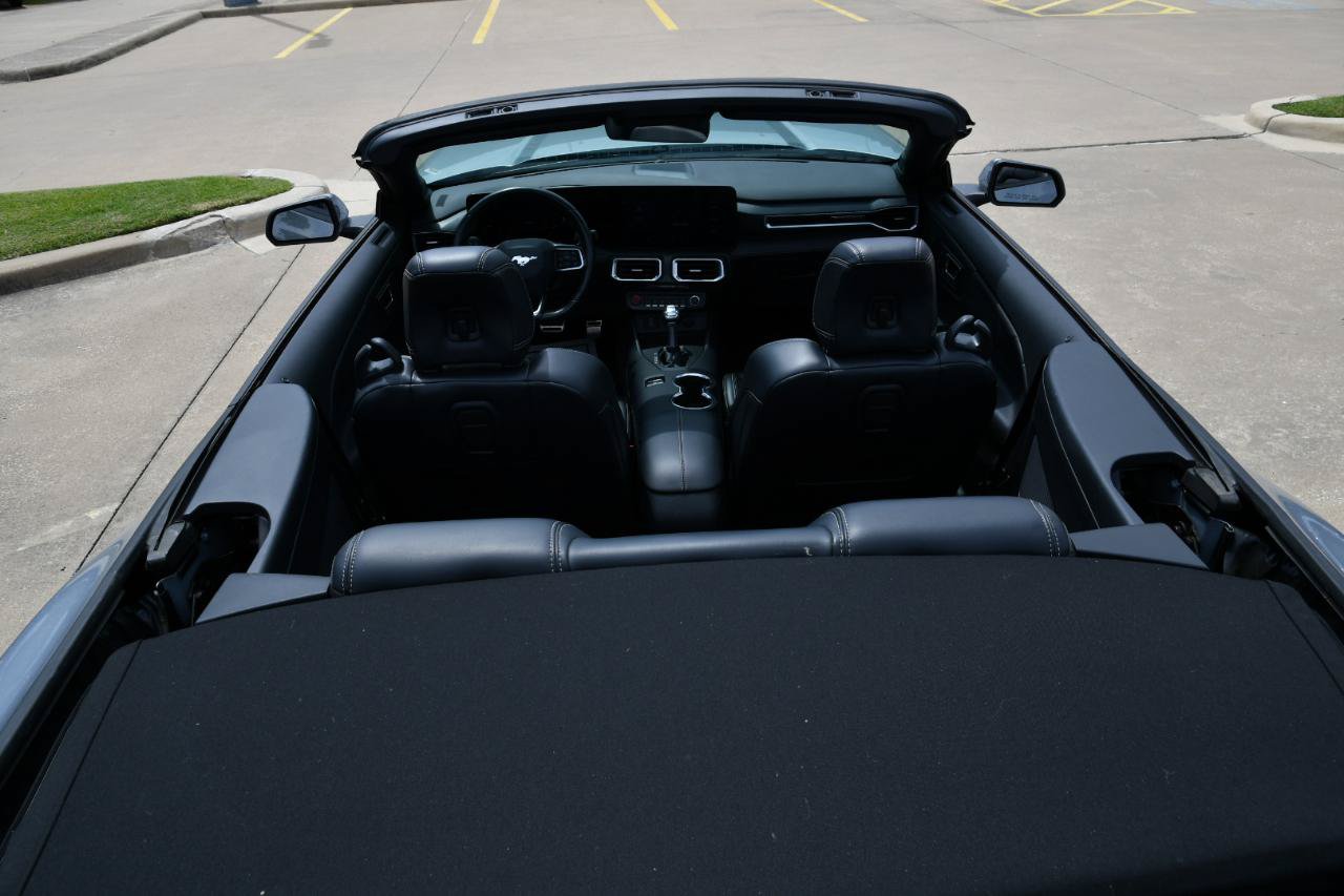 Used 2025 Ford Mustang Premium RWD image 28