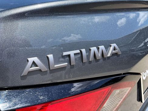 Used 2025 Nissan Altima 2.5 SV FWD image 9