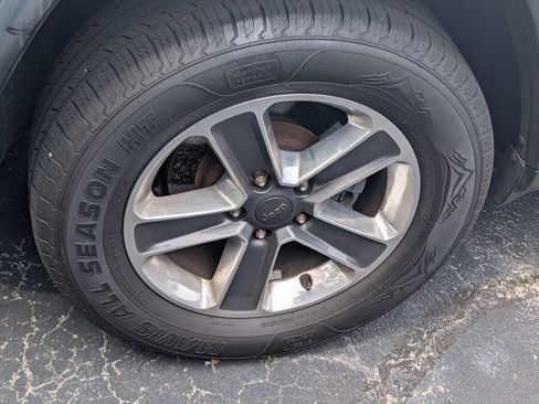Used 2014 Jeep Grand Cherokee Limited w/ Luxury Group II RWD image 11