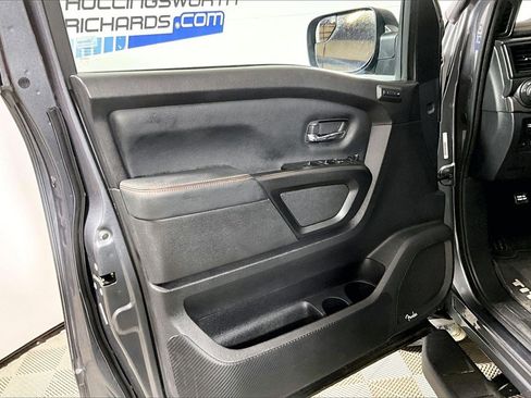 Used 2021 Nissan Titan PRO-4X w/ Pro-4x Convenience Package image 18